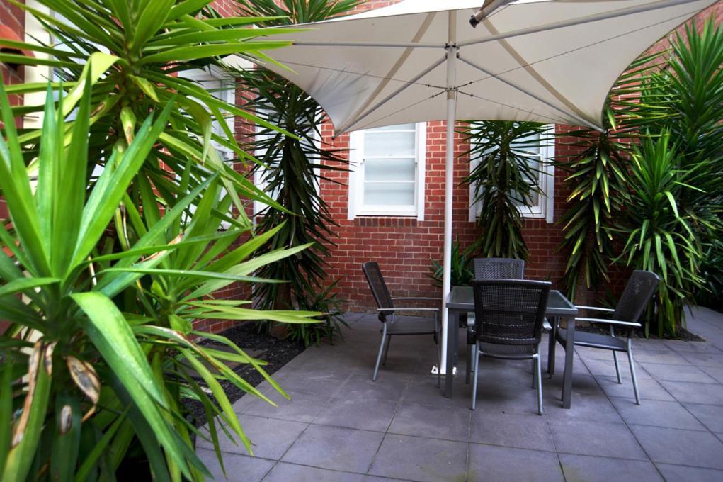 Quest East Melbourne Aparthotel Kültér fotó
